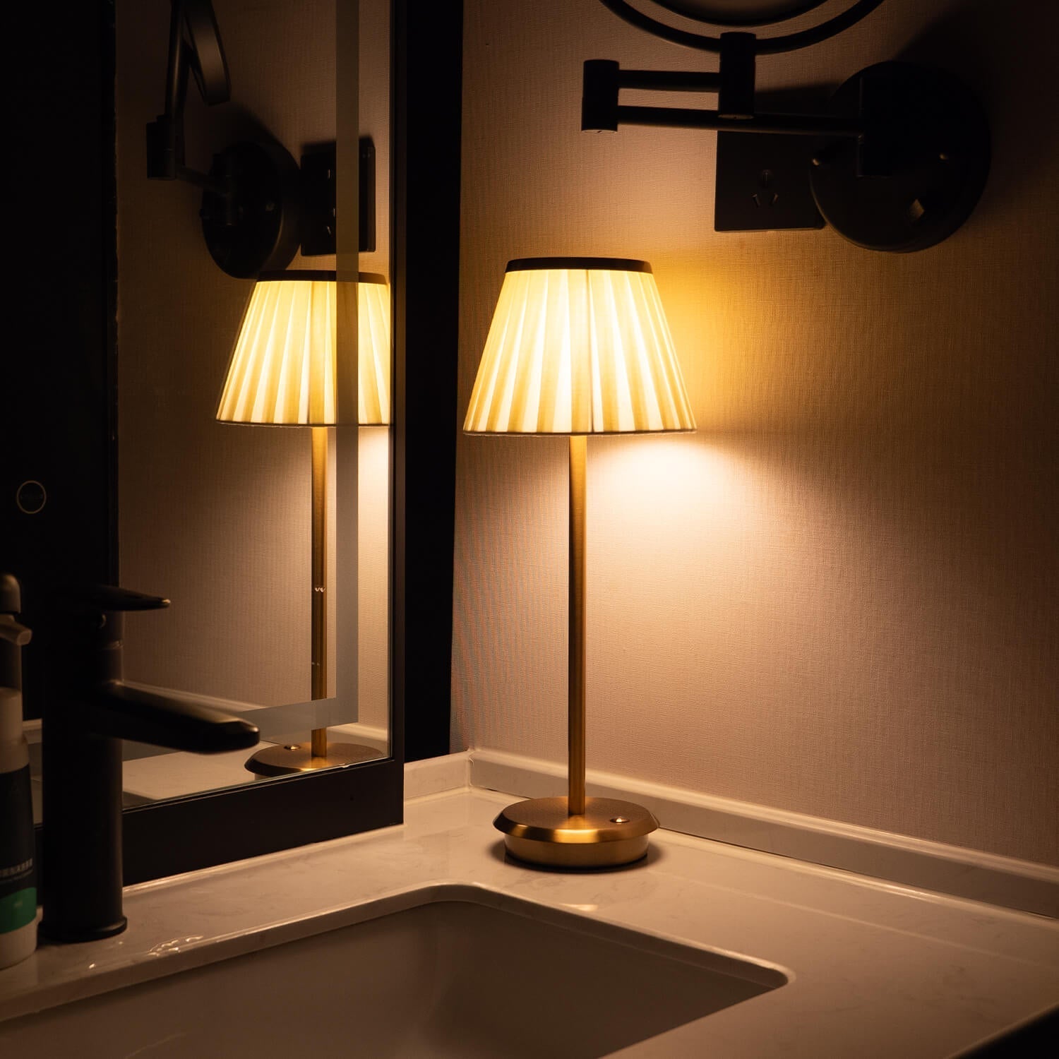 Arin Fabric Table Lamp
