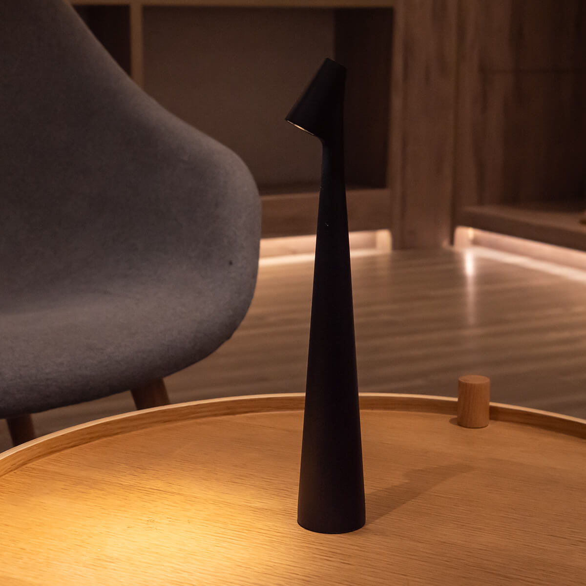 Vetra Portable Table Lamp